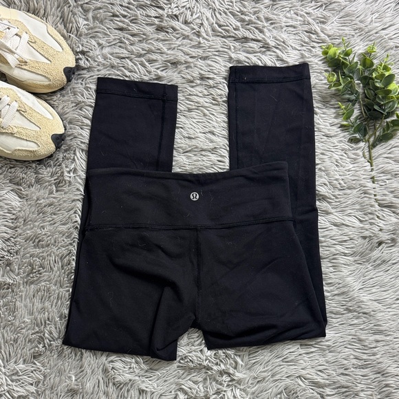 Lululemon Athletica Black wunder under crops size 4 - Picture 1 of 6